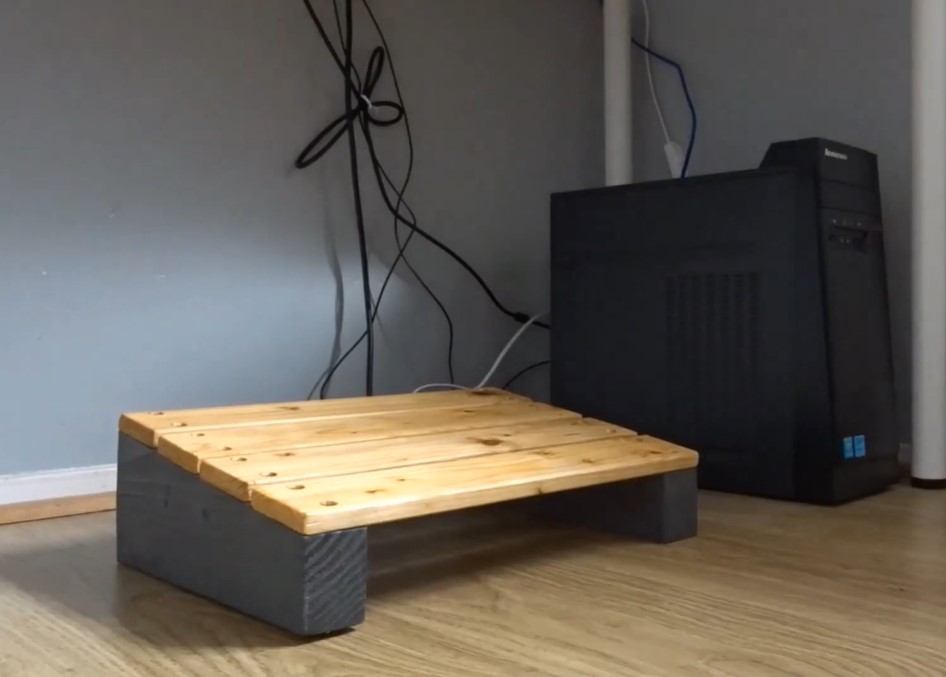 Easy DIY Foot Rest - office diys - under desk foot stools 