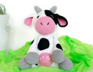 25 Free Amigurumi Cow Patterns (for Any Skill Level)